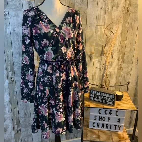Gal Meets Glam Floral Long Sleeve Dress - Black and Pink. Size 6 - Picture 1 of 7
